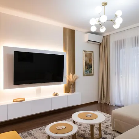 A&t Lux * بودغوريتْسا